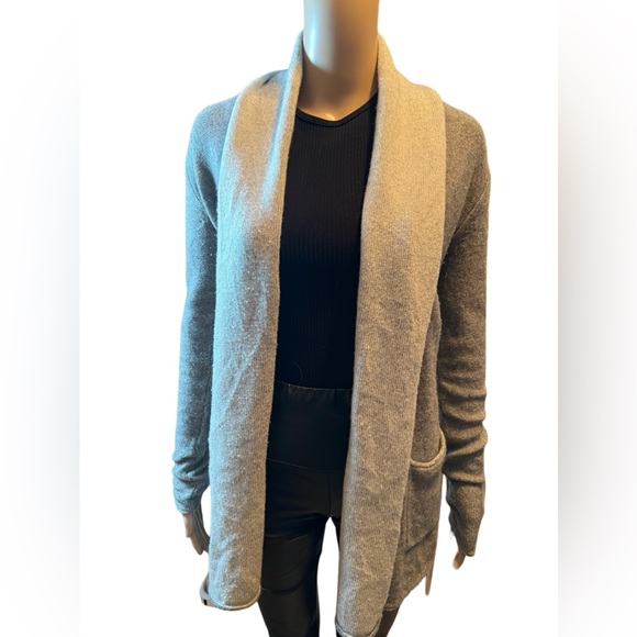 Beautiful and cozy Aritzia cardigan - Picture 8 of 10